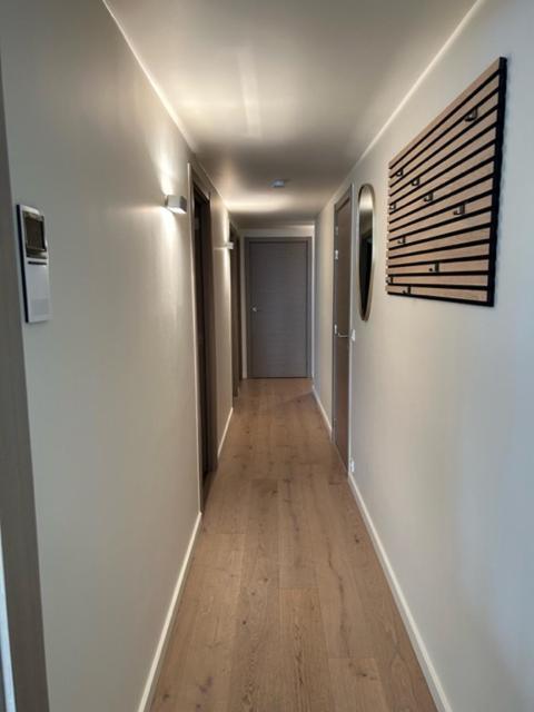 Spacious And Modern 3 Bedroom Near The Sea Apartment *